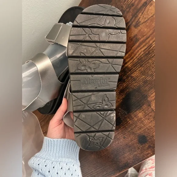 Alegria Playa Style Sandal in Silver with with Velcro strap - Picture 4 of 4